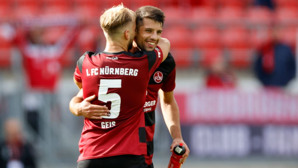 Vorbereiter Johannes Geis (#5) und Torschütze Lukas Mühl