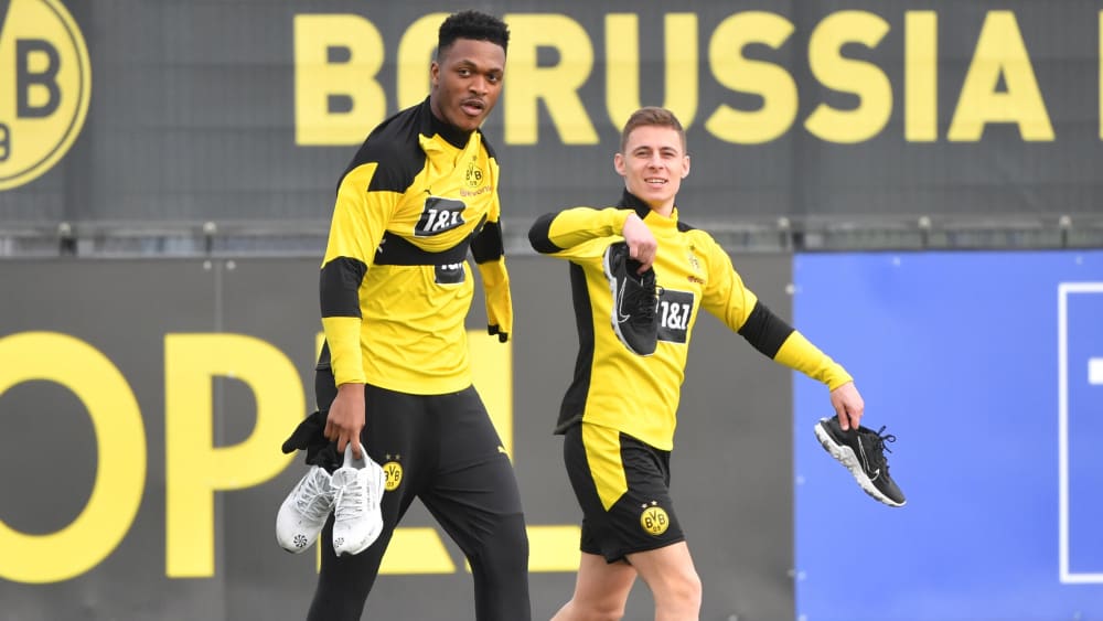 Zurück im Training: Dan-Axel Zagadou und Thorgan Hazard (r.).