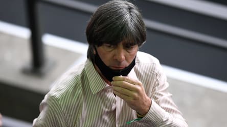Bundestrainer Joachim Löw hat sich das DFB-Pokalfinale zwischen Leverkusen und Bayern München live angesehen.