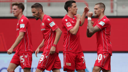 Schlag ein: Unions Robert Andrich (r.) jubelt mit Keven Schlotterbeck.