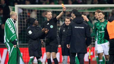 Dreimal Rot für Werder in der Schlussphase