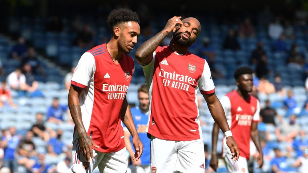 Arsenal - hier Aubameyang (li.) und Lacazette - verzichtet auf das Trainingslager in den USA.