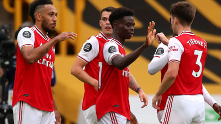 Bukayo Saka lässt sich für sein Tor feiern.