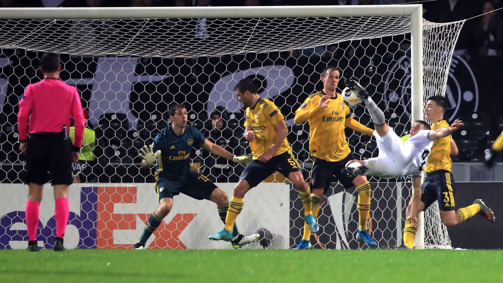 Spektakel in der Nachspielzeit: Bruno Duarte traf per Seitfallzieher-Aufsetzer zum 1:1-Endstand gegen Arsenal.
