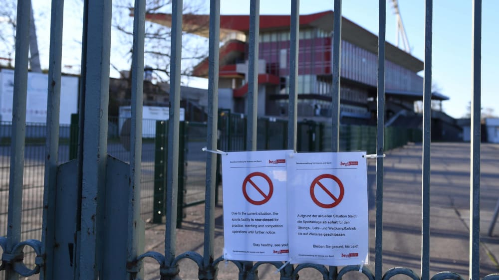 Geschlossener Jahn-Sportpark in Berlin: Sollte in dieser Saison wieder Fußball gespielt werden, dann nur hinter verschlossenen Türen.