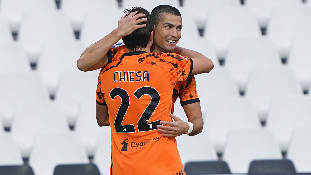 Nach langer Wartezeit direkt wieder zur Stelle: Cristiano Ronaldo (hier mit Federico Chiesa) meldet sich stark zurück.