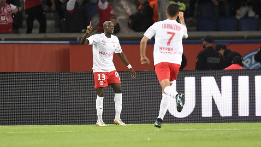 Überraschende Führung in Paris: Kamara (li.) jubelt für Reims.