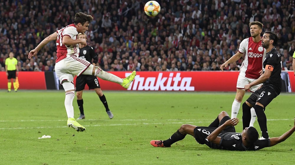 Amsterdams Nico Tagliafico markiert das zwischenzeitliche 2:1 gegen Saloniki.