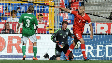 Abgezockt: Der Schweizer Eren Derdiyok jubelt über sein Tor gegen Deutschlands Keeper Marc-André ter Stegen.