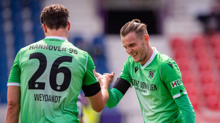 Hendrik Weydandt und Marvin Ducksch jubeln