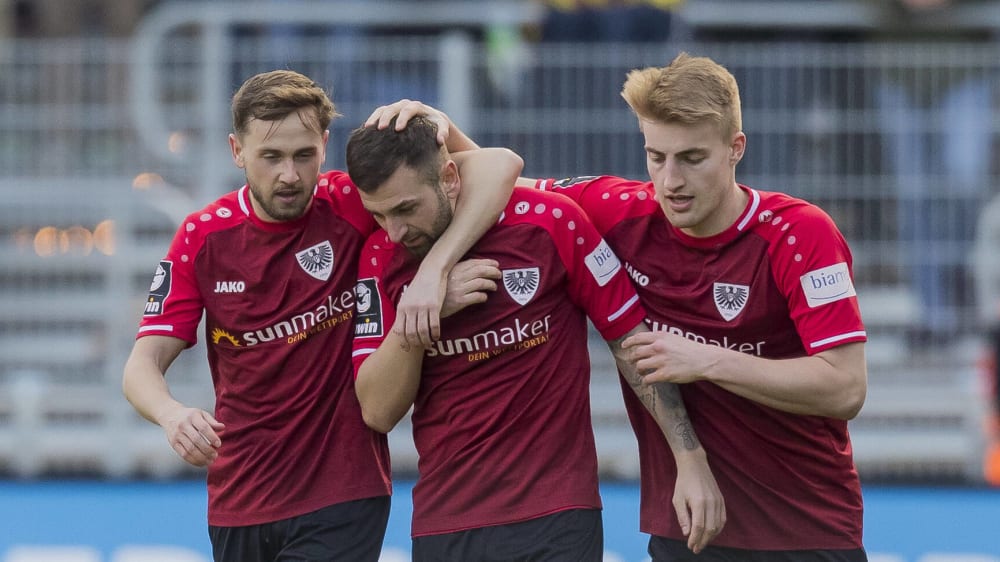 Lange Gesichter und hängende Köpfe gab es nach Abpfiff bei den Münsteranern.
