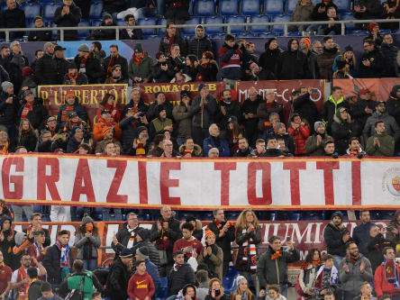 "Grazie Totti": Die Roma-Fans sind ihrem Capitano dankbar.