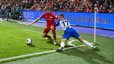 Voller Einsatz: Unions Marvin Friedrich im Zweikampf mit Maximilian Mittelstädt (r.).
