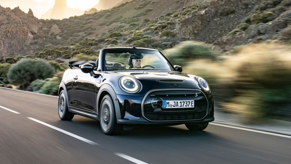 Elektrisches Mini Cabriolet fürs Frühjahr ("Electric Mini Cabriolet for Spring")