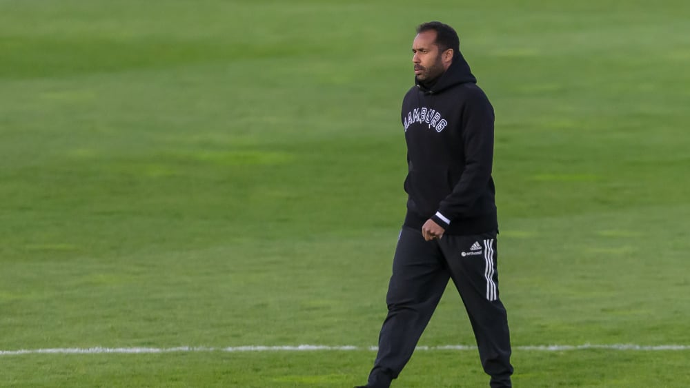 Konstatiert seinem Team "fehlende Stabilität im Kopf und auf dem Platz": HSV-Coach Daniel Thioune.