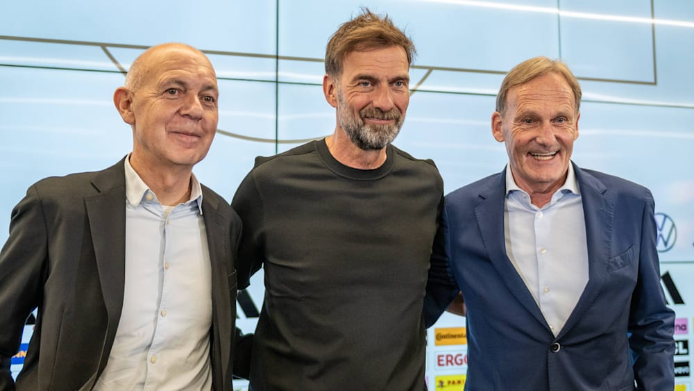 Soll das DFB-Team wieder zu Erfolgen f&uuml;hren: der neue Bundestrainer J&uuml;rgen Klopp (M.).