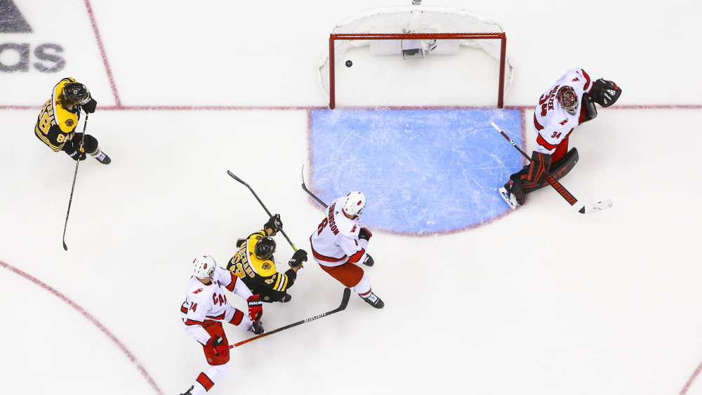 Petr Mrazek (r.)