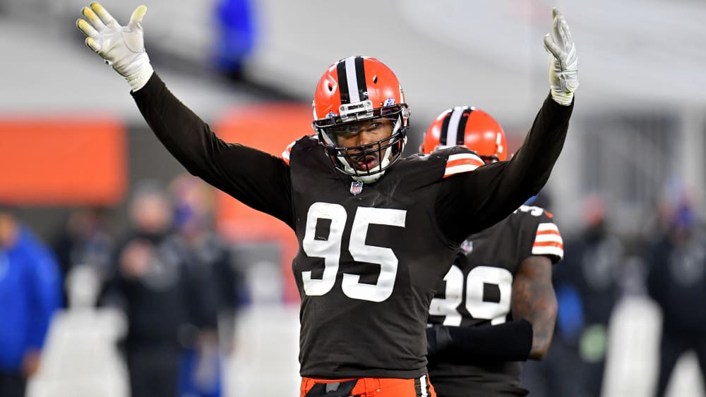 Hände hoch: Clevelands Abwehr-Star Myles Garrett spielt in dieser Saison bislang groß auf.