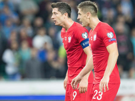 Robert Lewandowski und Krzysztof Piatek spielen zusammen in der polnischen Nationalmannschaft.