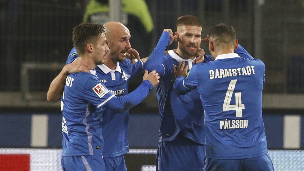 Darmstadt bejubelt den Treffer zum 2:1.