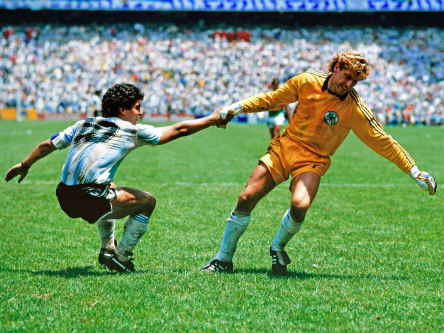 Diego Armando Maradona und Toni Schumacher