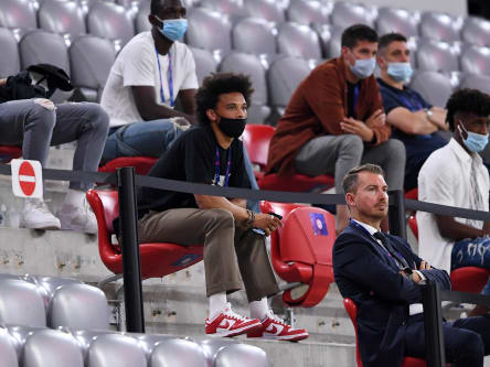 Zuschauer in der Champions League: Leroy Sané beim Heimspiel in München gegen Chelsea.