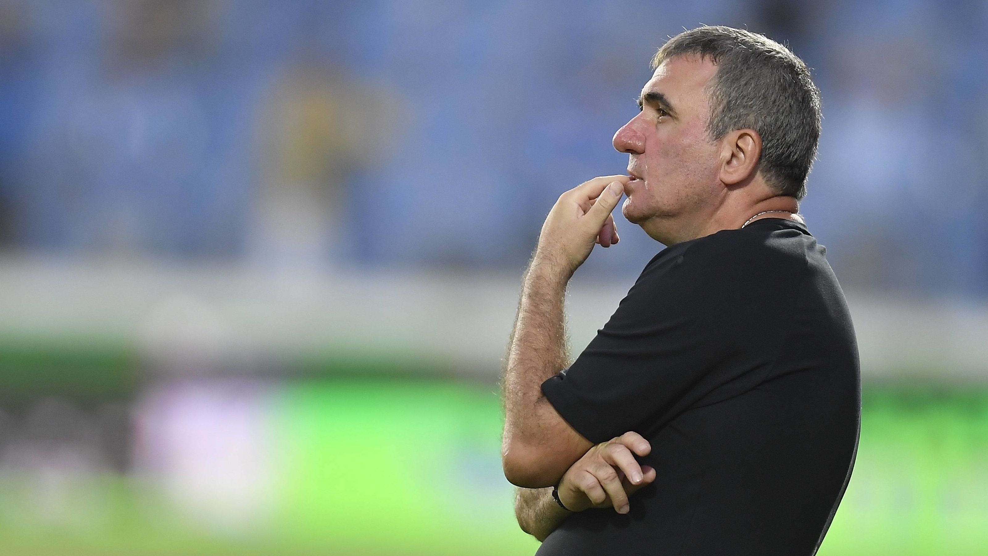 Hagi Wirft Sich Als Trainer Selbst Raus Kicker