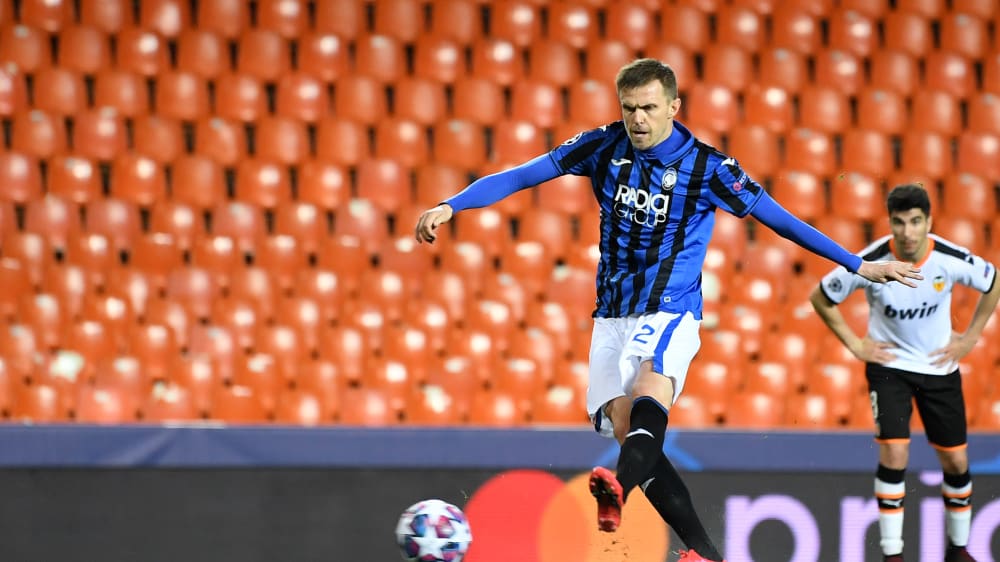 Vor leeren Rängen nicht nur sicher vom Punkt: Bergamos Torjäger Josip Ilicic.