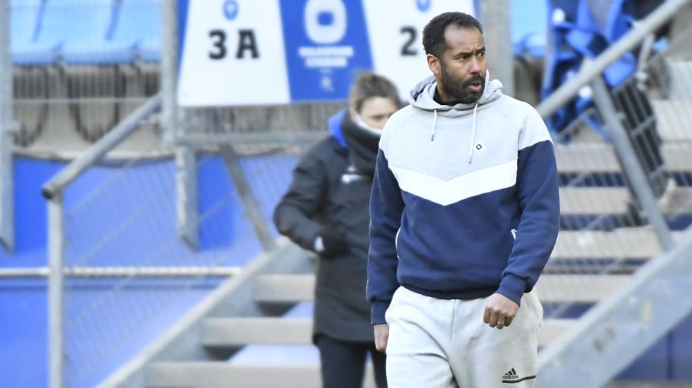 Ahnt, dass der Aufstiegskampf mit vier, fünf Teams bis zum Zweitliga-Saisonende dauern kann: HSV-Trainer Daniel Thioune.