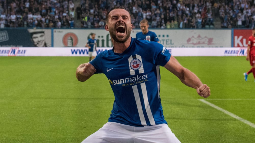 Pascal Breier feiert den Treffer zum 1:0.