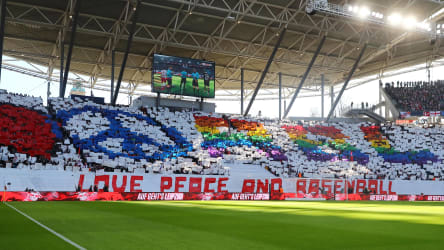 Nicht jeder durfte ins Stadion: Eine Gruppe Japaner wurde aus dem Stadion verwiesen