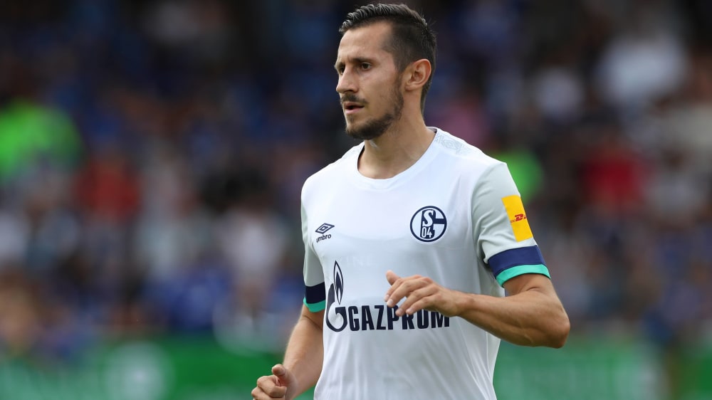 Tauscht wohl das Schalker mit dem Düsseldorfer Trikot: Steven Skrzybski.
