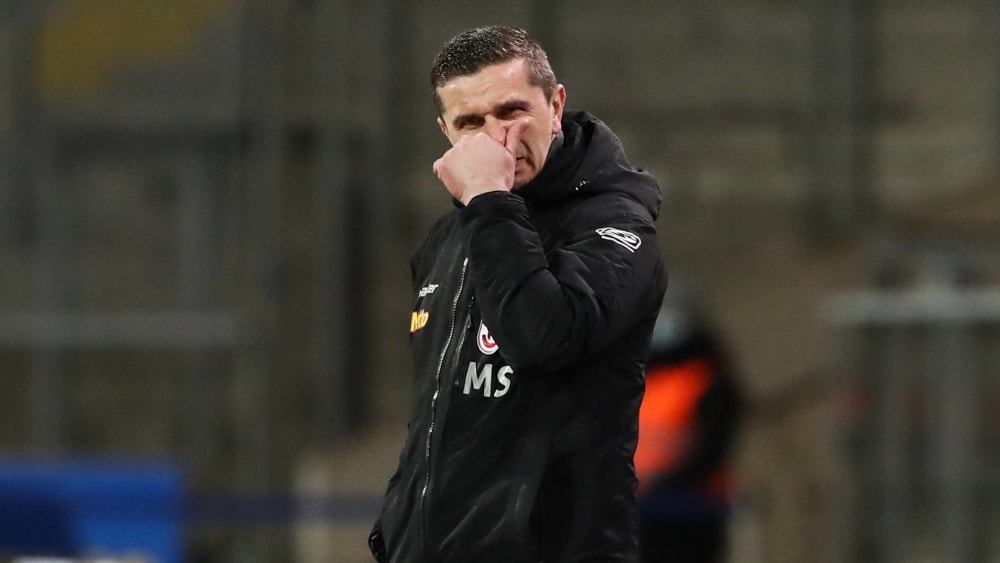 Hat sich mit dem Coronavirus infiziert: Jahn-Coach Mersad Selimbegovic.