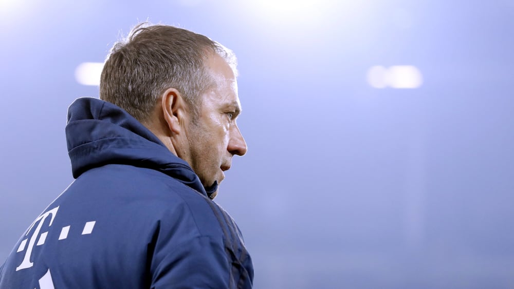 Hansi Flicks Bayern werden es auf dem Geläuf auf Schalke schwer haben, meint der Trainer.