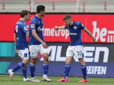 Freude pur: Schalkes Kenny (r.) bejubelt sein soeben erzieltes 1:1.