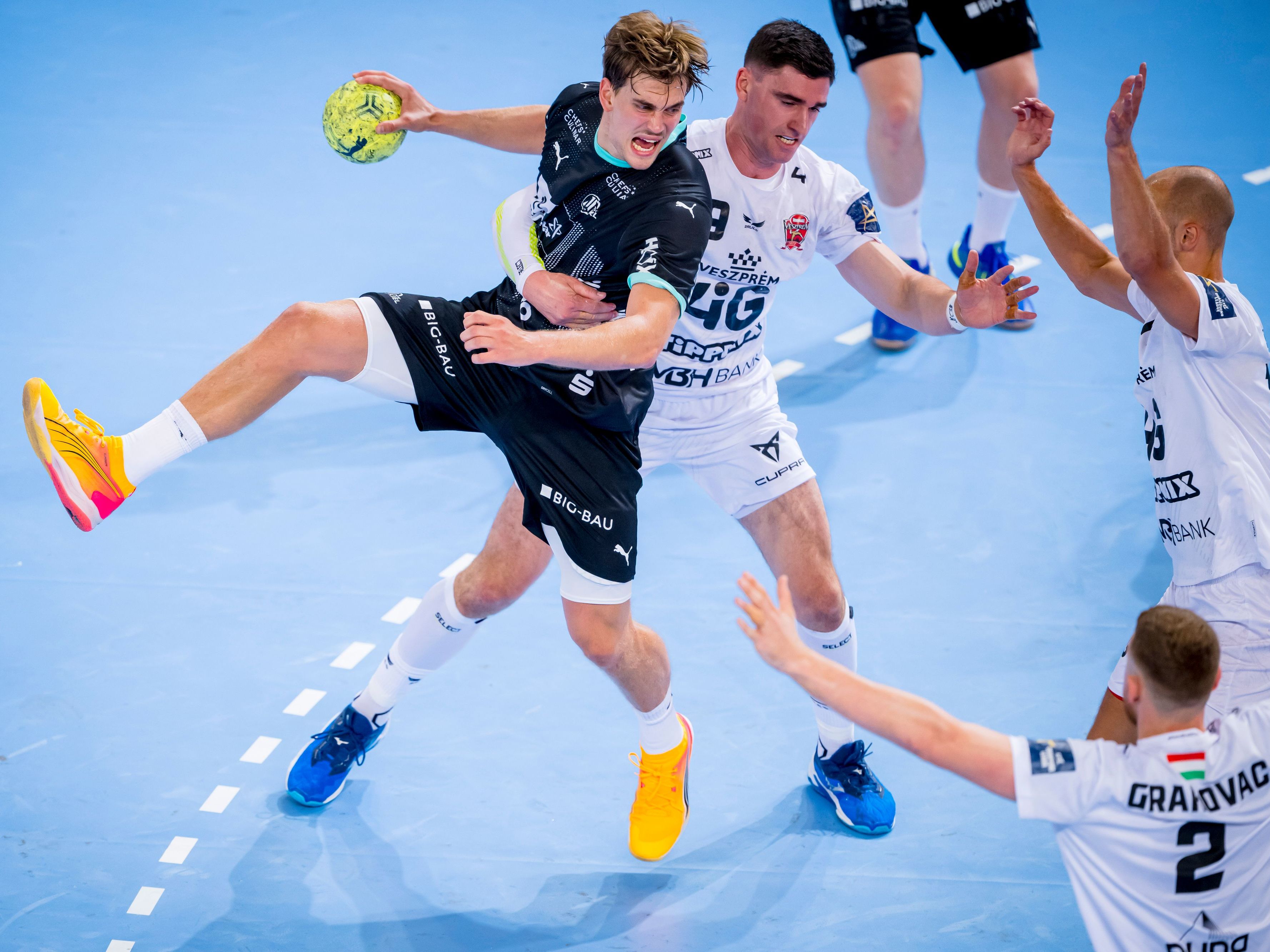 thw kiel spiel Handball Spiel mit zwei Gesichtern: THW Kiel unterliegt 4iG Veszprem