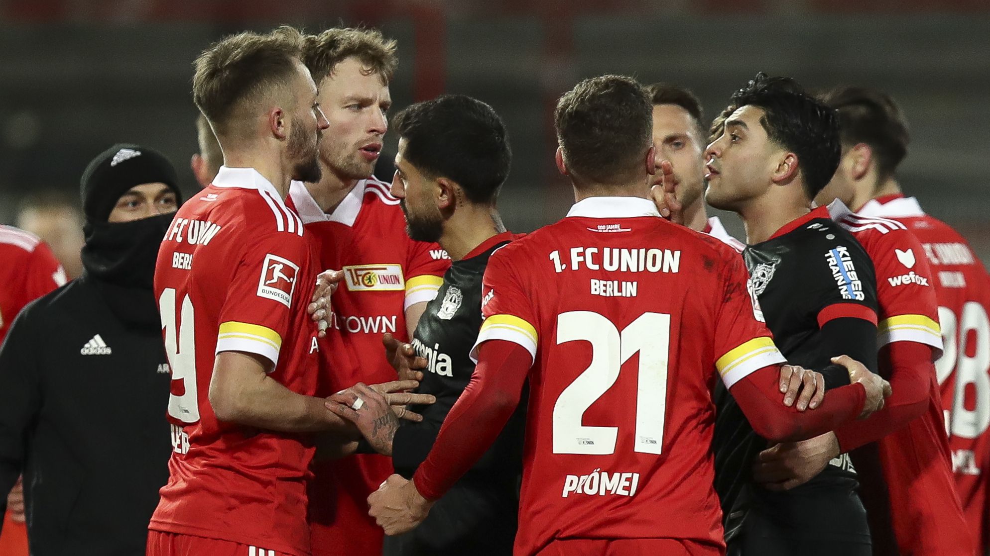 Auseinandersetzung Mit Amiri DFB Sperrt Union Berlins Florian H bner 