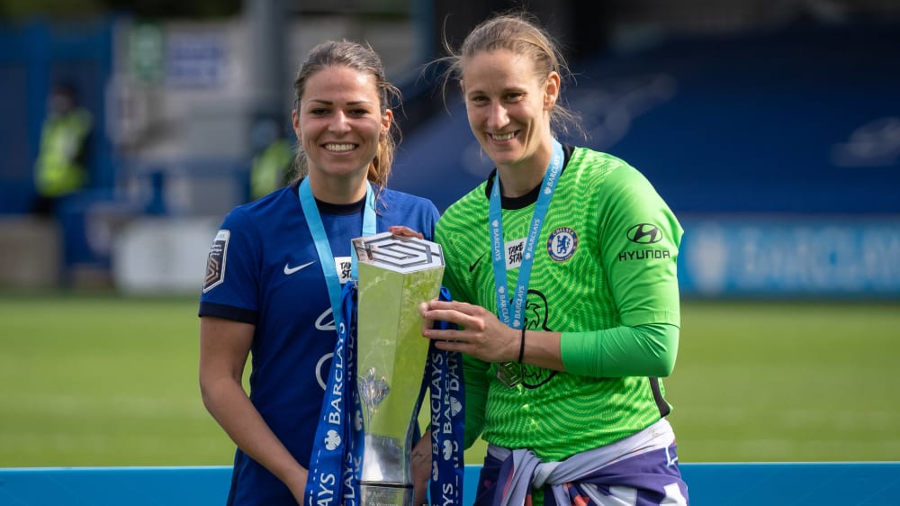 Den Meistertitel hat Melanie Leupolz (li.) mit Chelsea schon geholt, nun soll der CL-Titel folgen.
