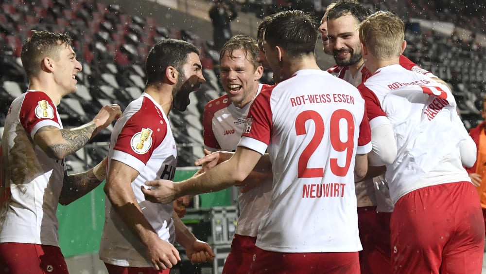 So jubeln Sieger: Essen steht nach dem Coup gegen Leverkusen im Viertelfinale.
