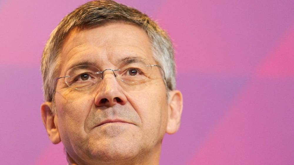"Beispielsweise in Liga eins und zwei - warum denn nicht?" Bayern-Präsident Herbert Hainer.