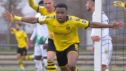 Borussia Dortmunds Ausnahmetalent Youssoufa Moukoko trifft und trifft und trifft.
