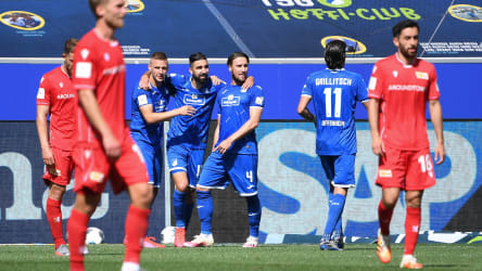 Die TSG Hoffenheim um Torschütze Dabbur (M.) jubelt über einen klaren Erfolg gegen Union Belin.