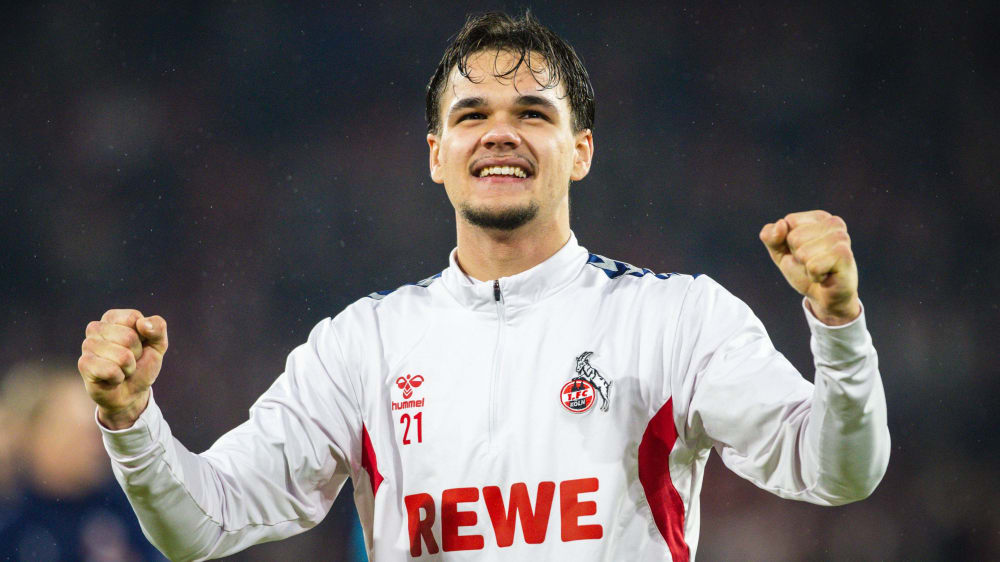 Max Finkgräfe vom 1. FC Köln jubelt freudenstrahlend.