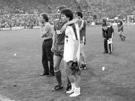 Gladbachs Lothar Matthäus und Bayern Münchens Klaus Augenthaler.