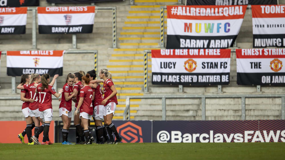 Manchester United Frauen Spielen Erstmals Im Old Trafford Kicker