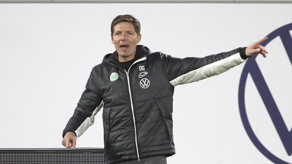 VfL-Trainer Oliver Glasner gab am Rande des Testspiels gegen Hannover einen Einblick in die vergangene Woche in Wolfsburg.