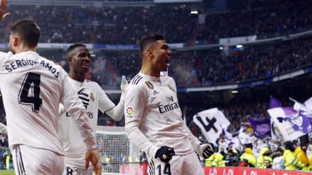 Casemiro (re.) traf traumhaft zum 1:0.