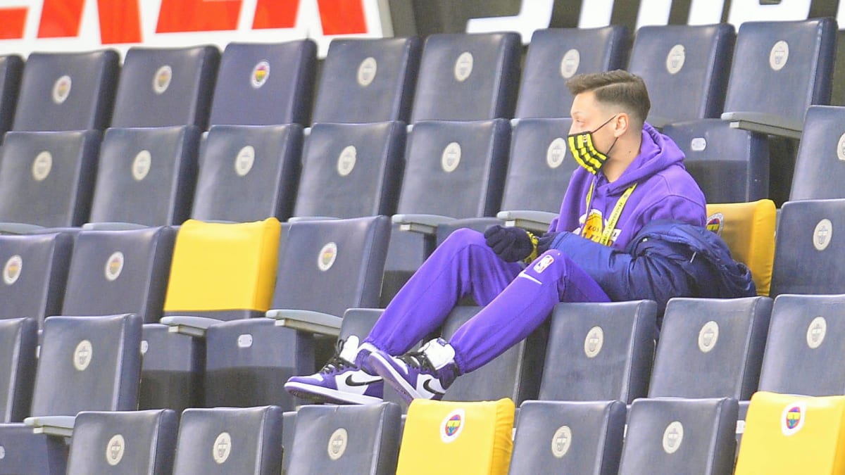 Mesut Ozil Kehrt Bei Fenerbahce In Den Kader Zuruck Kicker