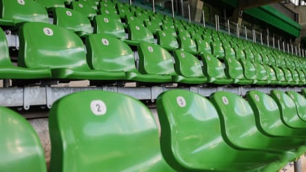 Leere Sitzreihen im Weserstadion