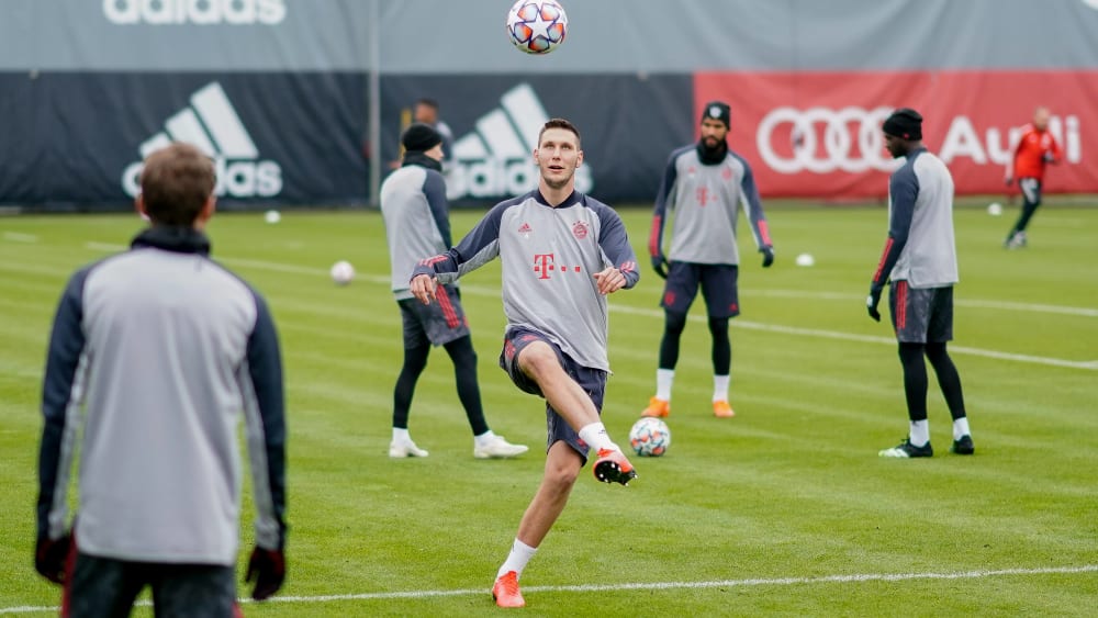 Auf dem Trainingsplatz des FC Bayern zu finden, beim Spiel aber nicht dabei: Niklas Süle.